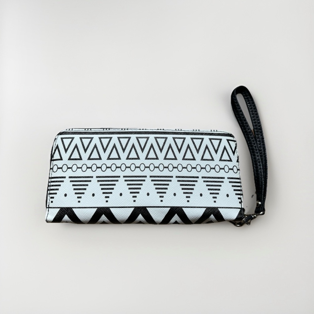 Black and White Geometric Women's Wristlet